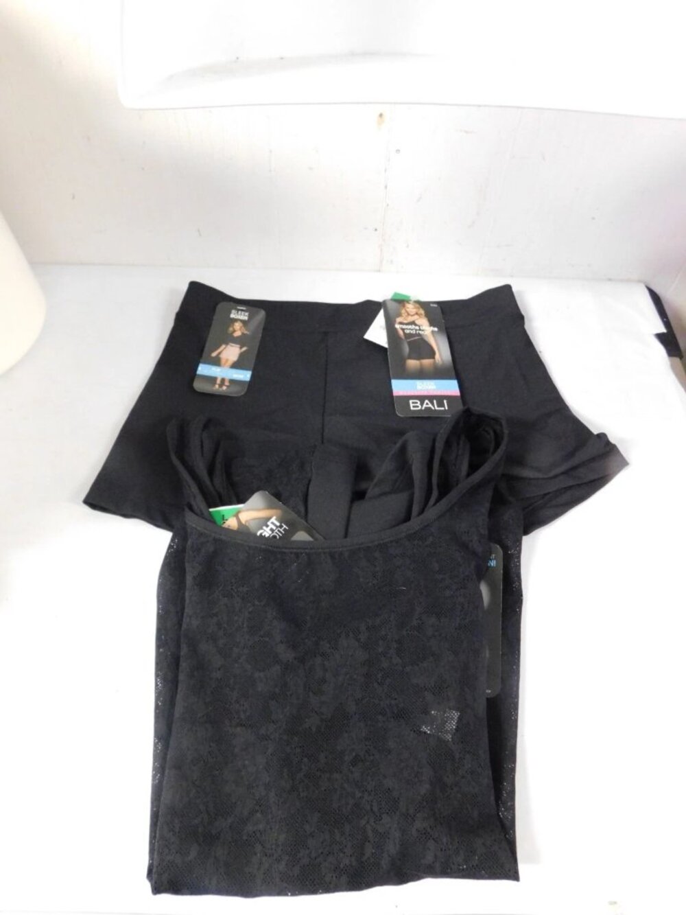 Bali Sleek Boxer & Flip Top Reversible Black Lace Cami Moderate Control NWT sz L